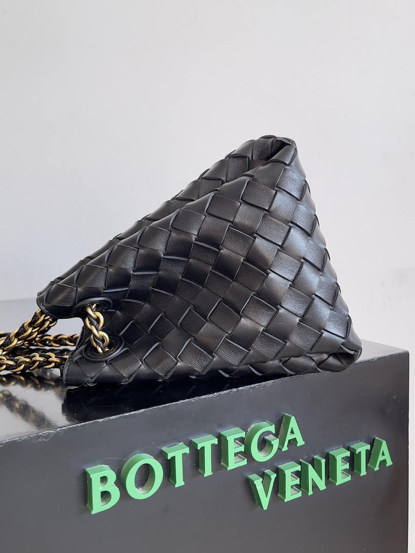 Bottega Veneta BV 817175V4SC59104 Small Parachute Chain Black