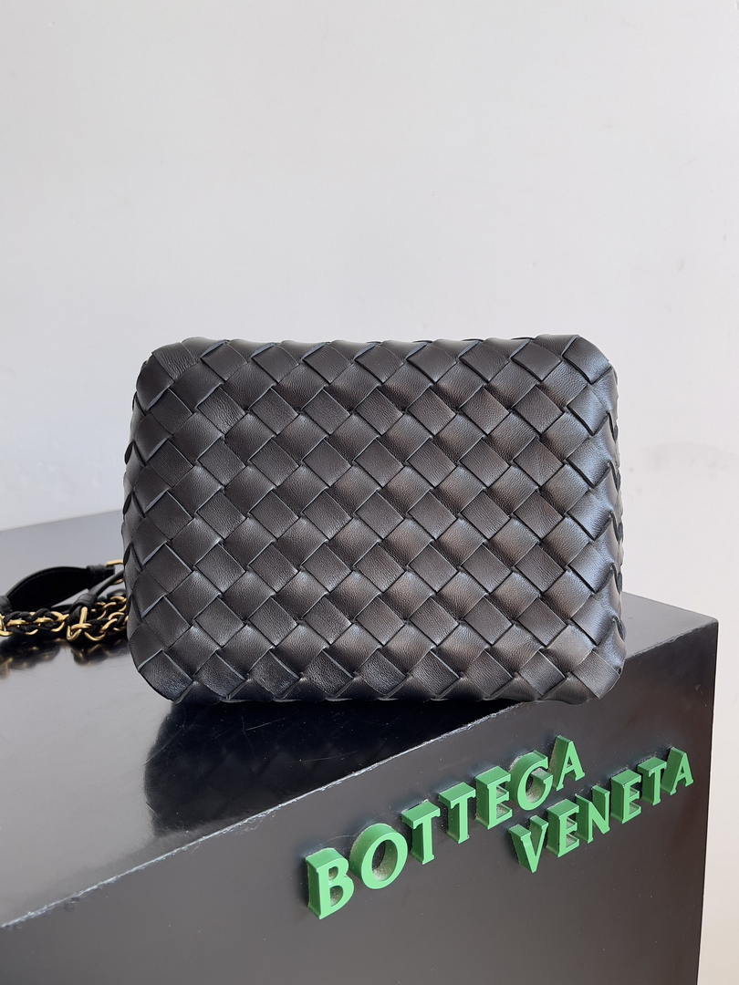 Bottega Veneta BV 817175V4SC59104 Small Parachute Chain Black
