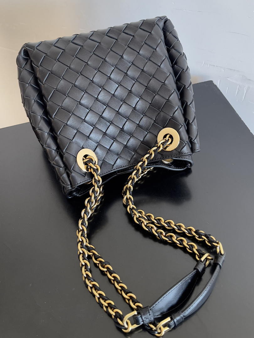 Bottega Veneta BV 817175V4SC59104 Small Parachute Chain Black