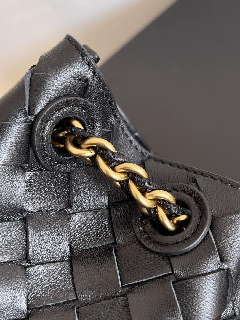 Bottega Veneta BV 817175V4SC59104 Small Parachute Chain Black