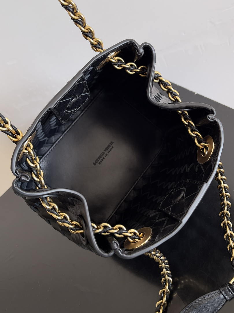 Bottega Veneta BV 817175V4SC59104 Small Parachute Chain Black