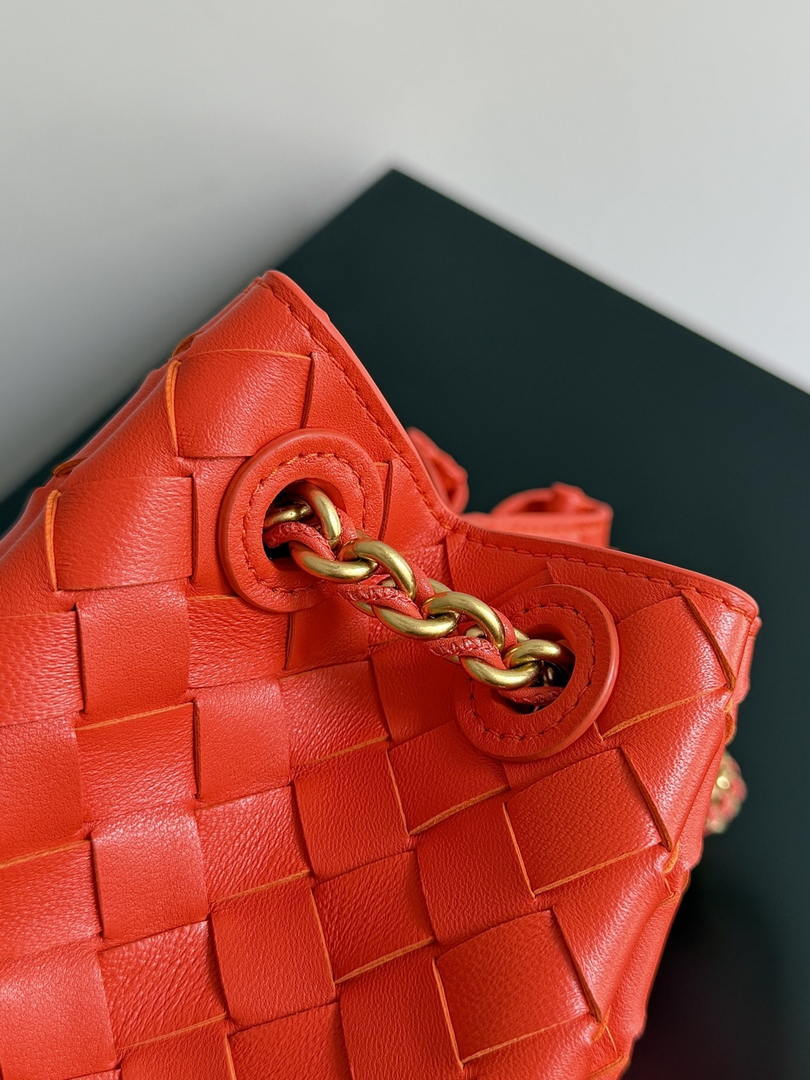Bottega Veneta BV 817175V4SC59104 Small Parachute Chain Orange Red