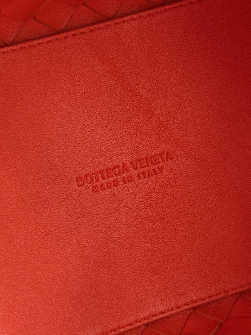 Bottega Veneta BV 817175V4SC59104 Small Parachute Chain Orange Red