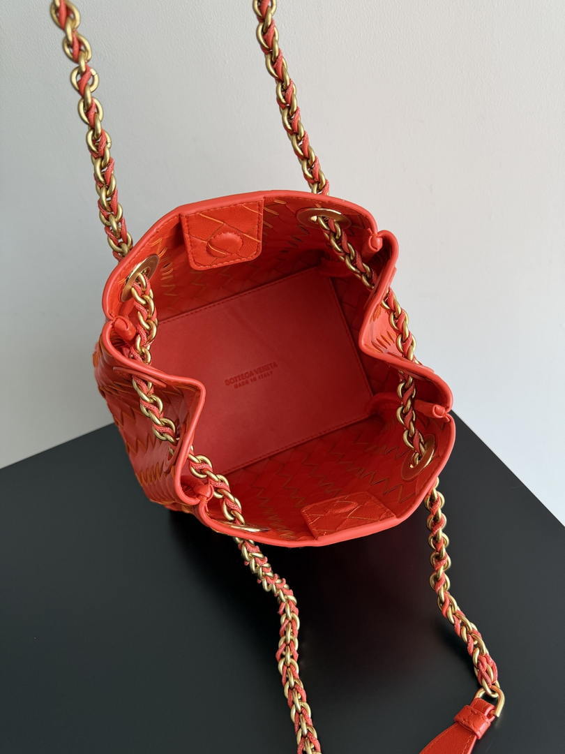 Bottega Veneta BV 817175V4SC59104 Small Parachute Chain Orange Red