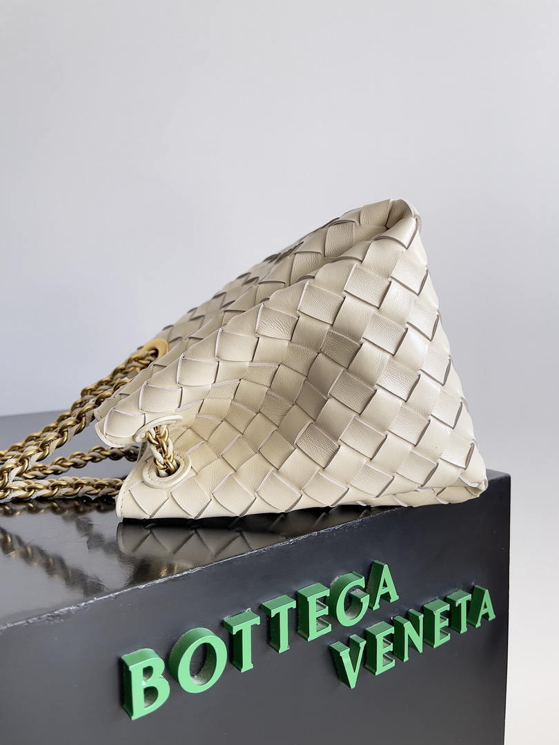 Bottega Veneta BV 817175V4SC59104 Small Parachute Chain Beige