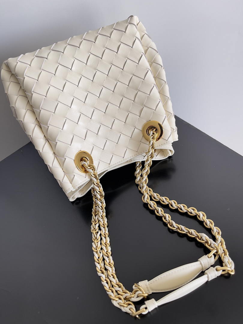 Bottega Veneta BV 817175V4SC59104 Small Parachute Chain Beige