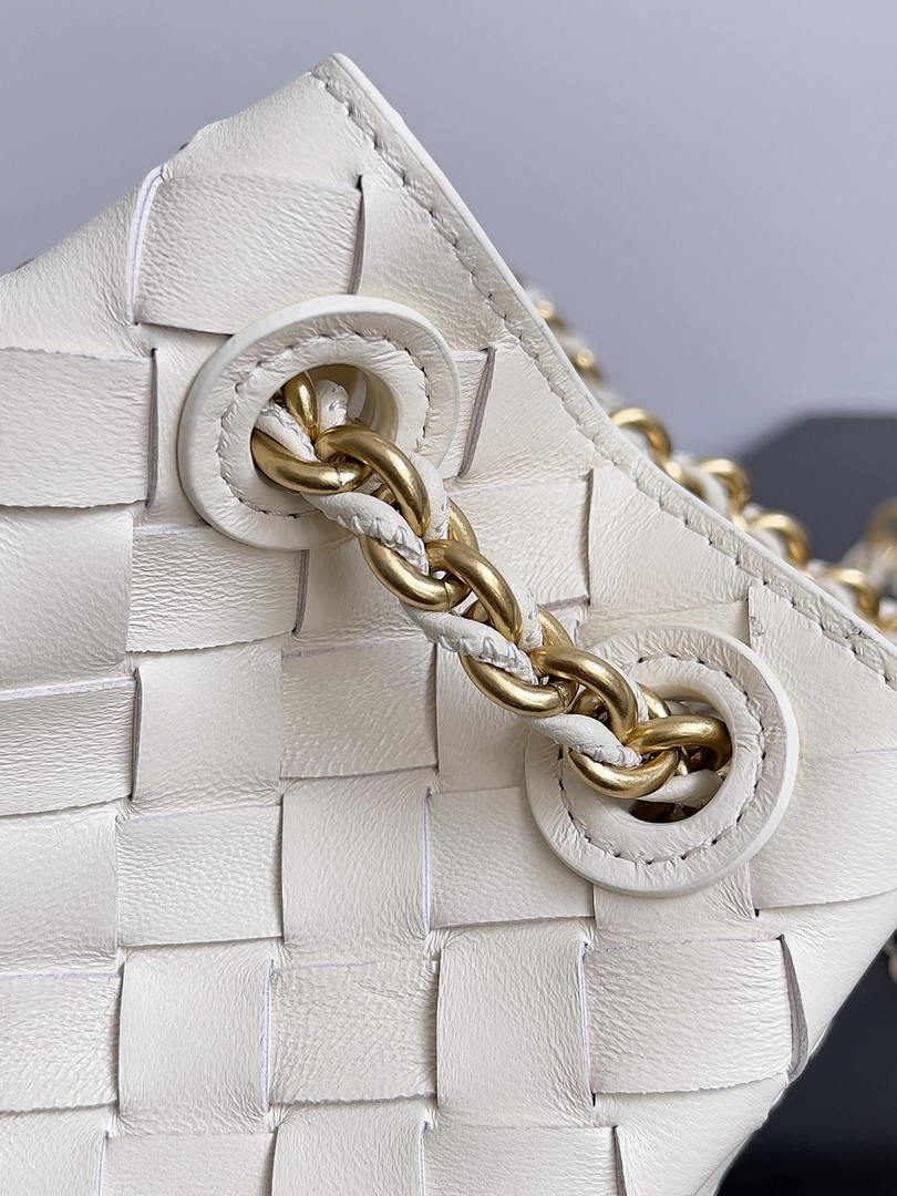 Bottega Veneta BV 817175V4SC59104 Small Parachute Chain Beige