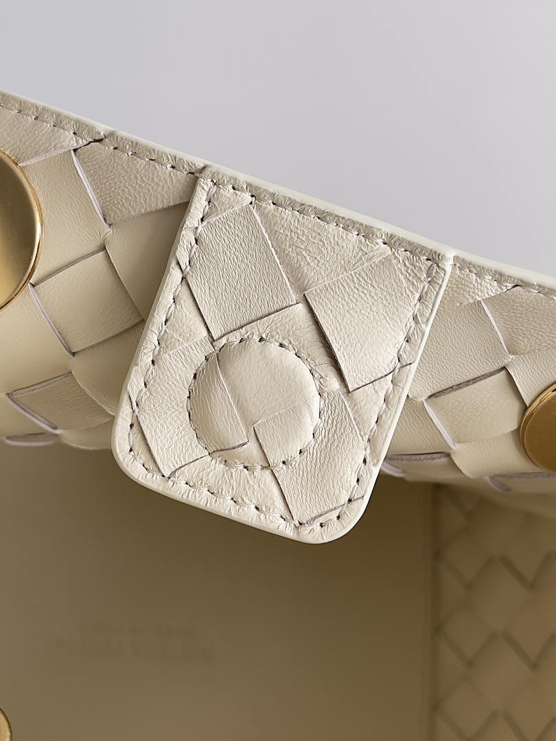 Bottega Veneta BV 817175V4SC59104 Small Parachute Chain Beige