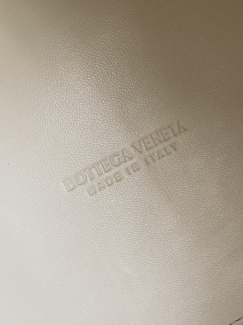 Bottega Veneta BV 817175V4SC59104 Small Parachute Chain Beige