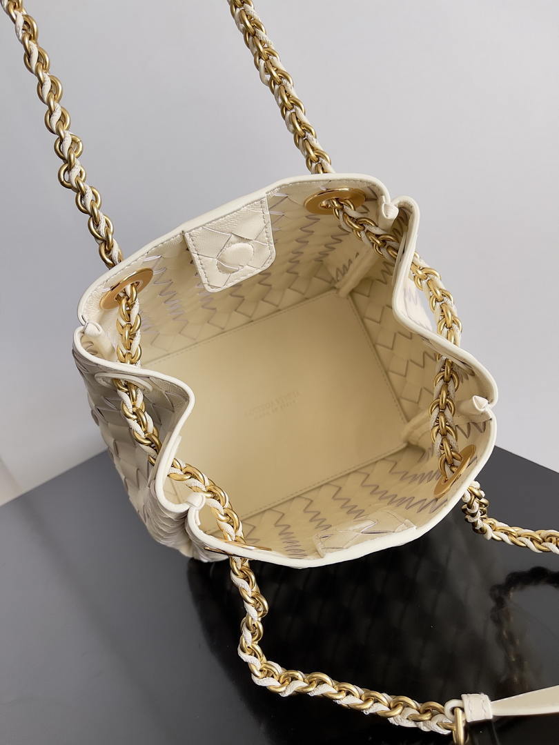 Bottega Veneta BV 817175V4SC59104 Small Parachute Chain Beige