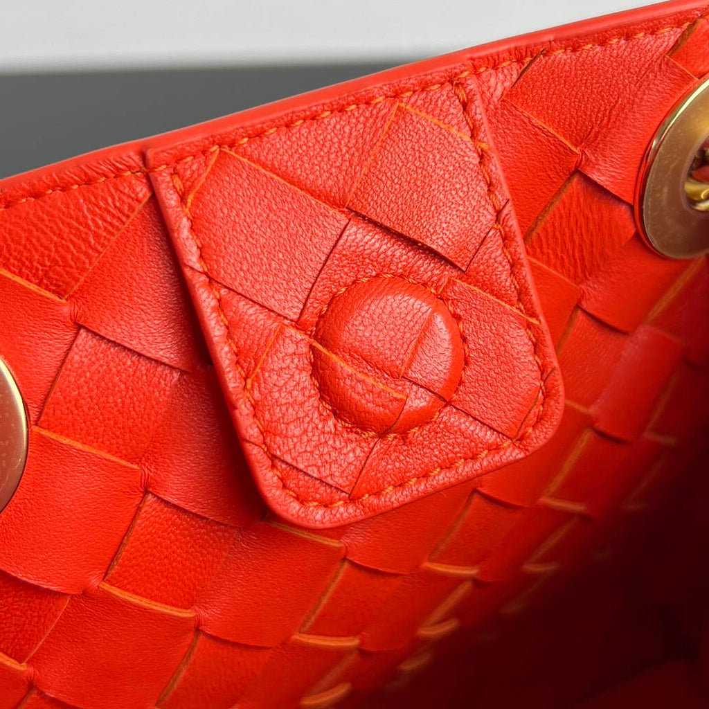 Bottega Veneta BV 817175V4SC59104 Small Parachute Chain Orange Red