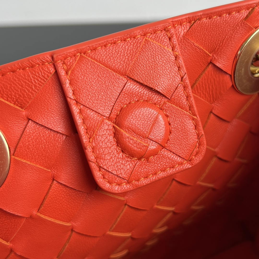 Bottega Veneta BV 817175V4SC59104 Small Parachute Chain Orange Red