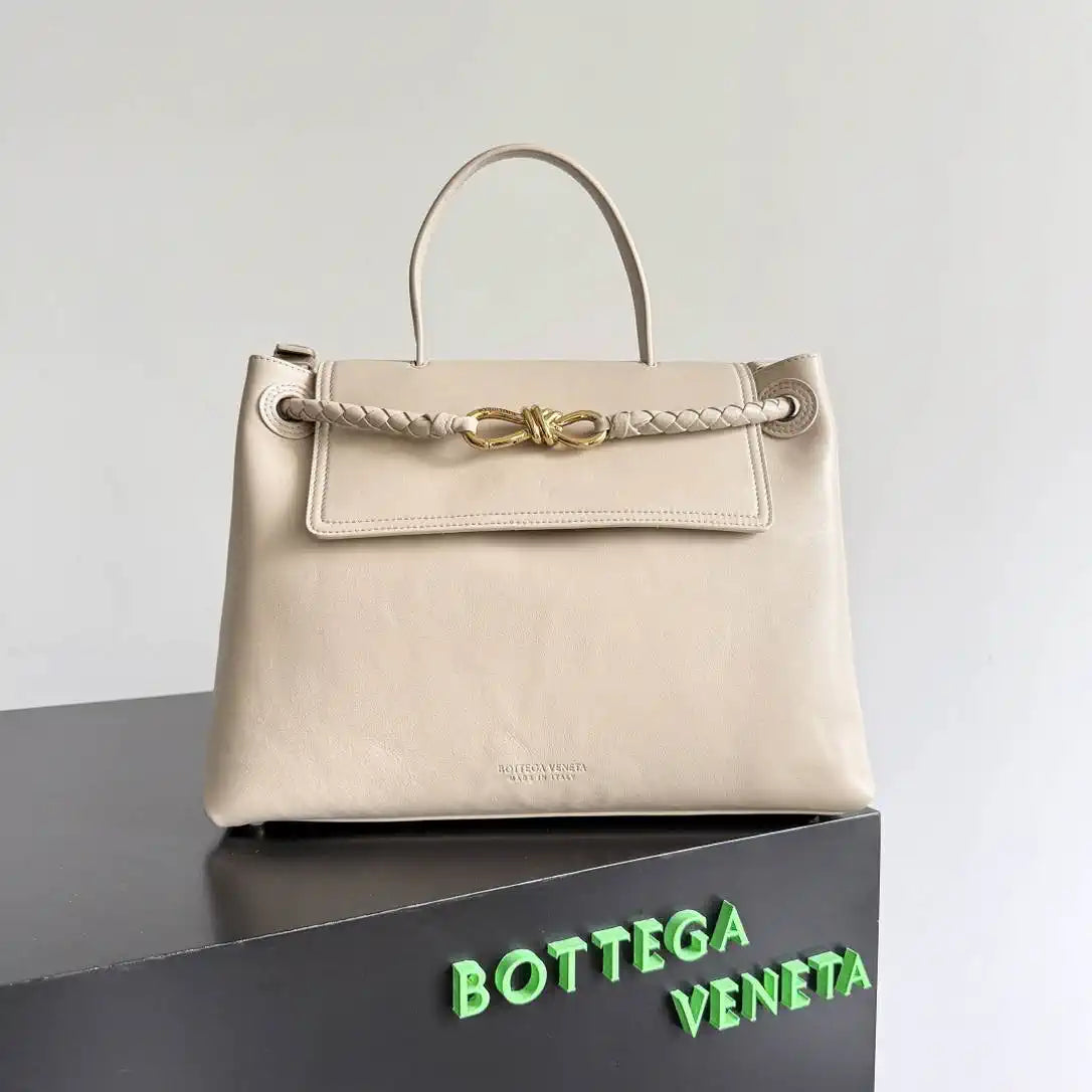 Bottega Veneta BV 817231  Medium Ciao Ciao Ecru