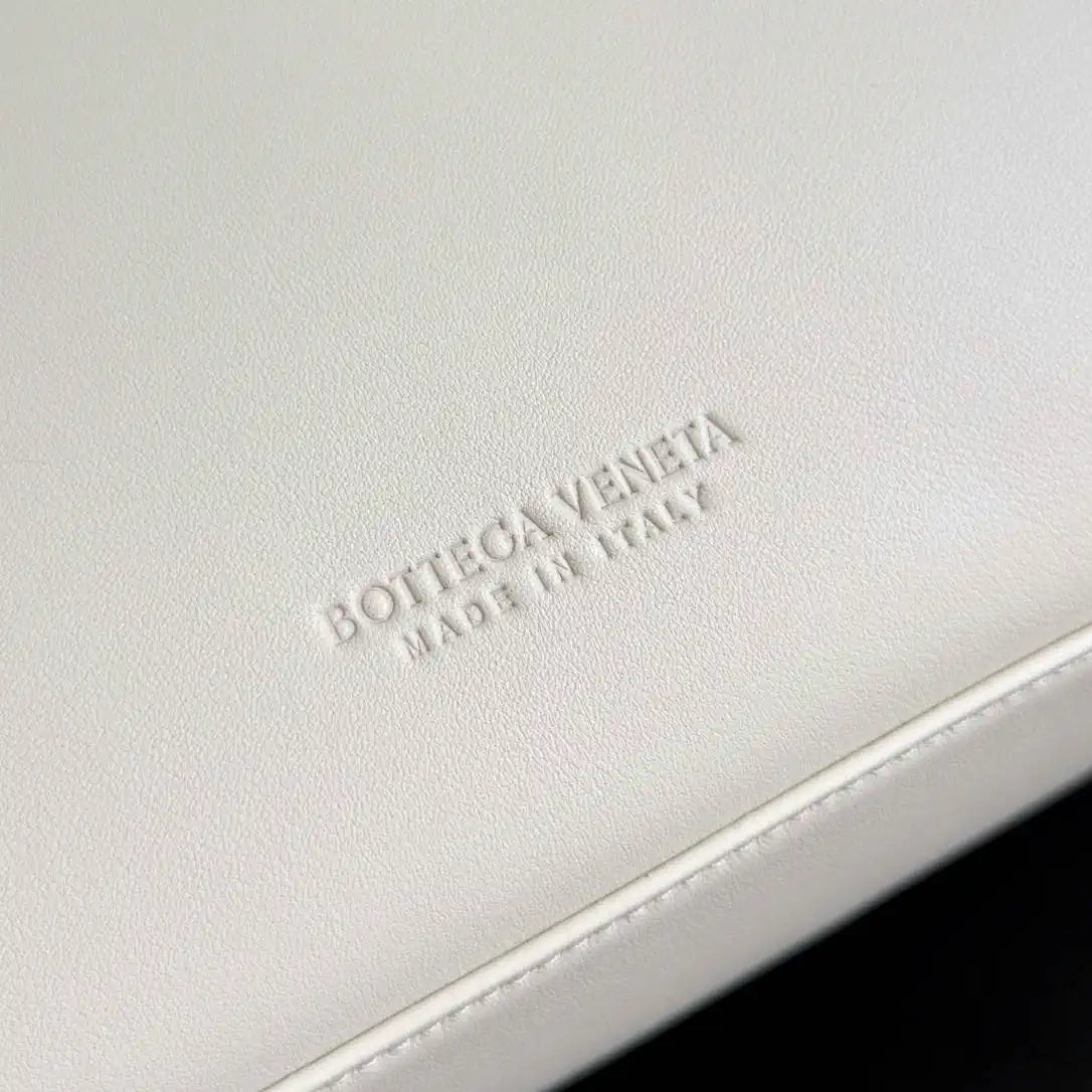 Bottega Veneta BV 817231  Medium Ciao Ciao White