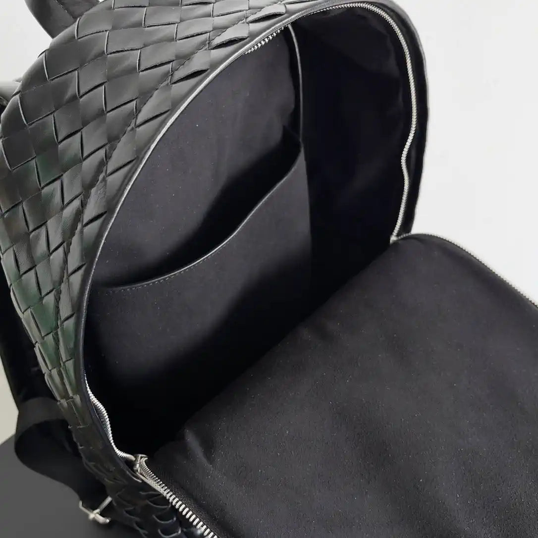 Bottega Veneta BV 828524 Small  Intrecciato Backpack BV99009