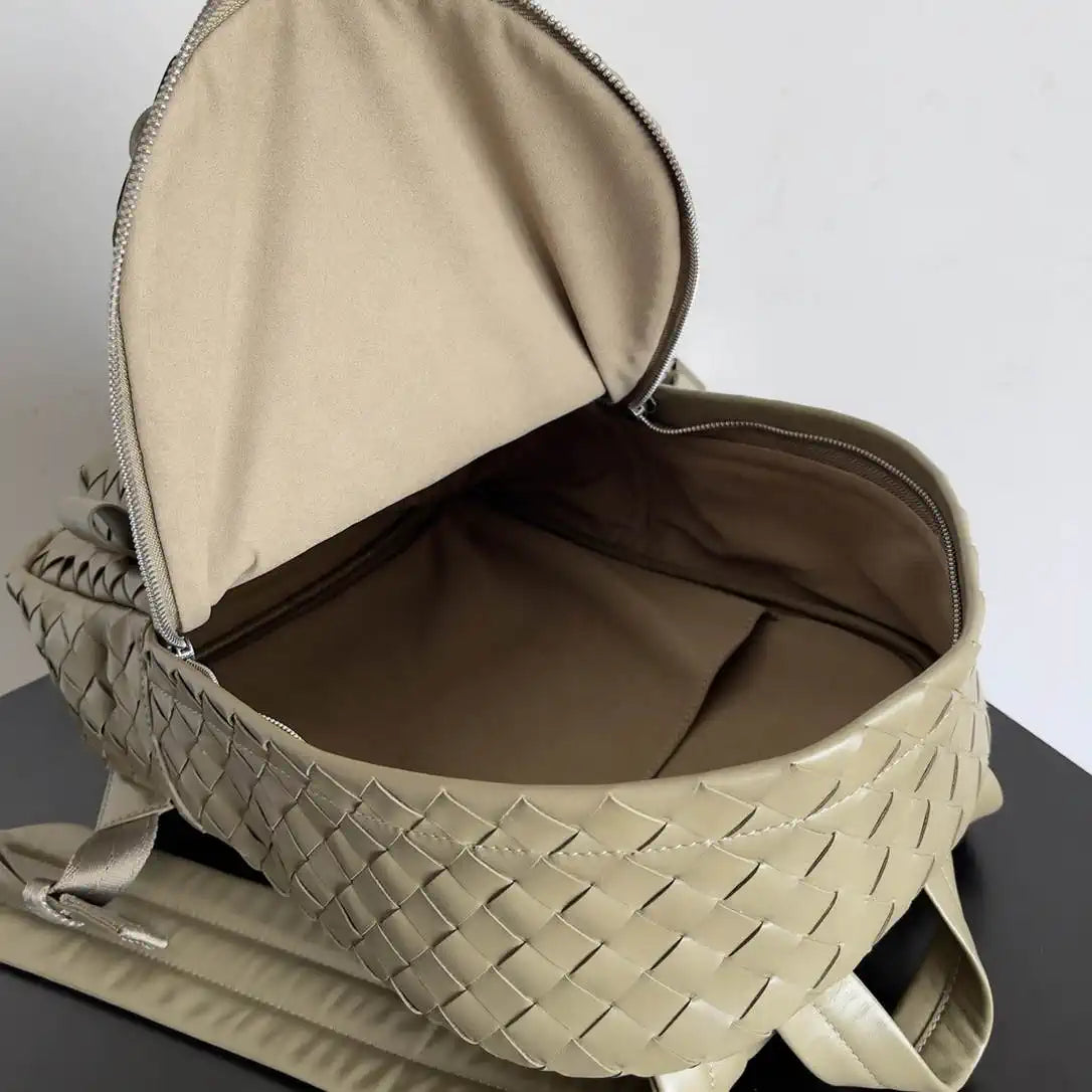Bottega Veneta BV 828524 Small  Intrecciato Backpack BV99011