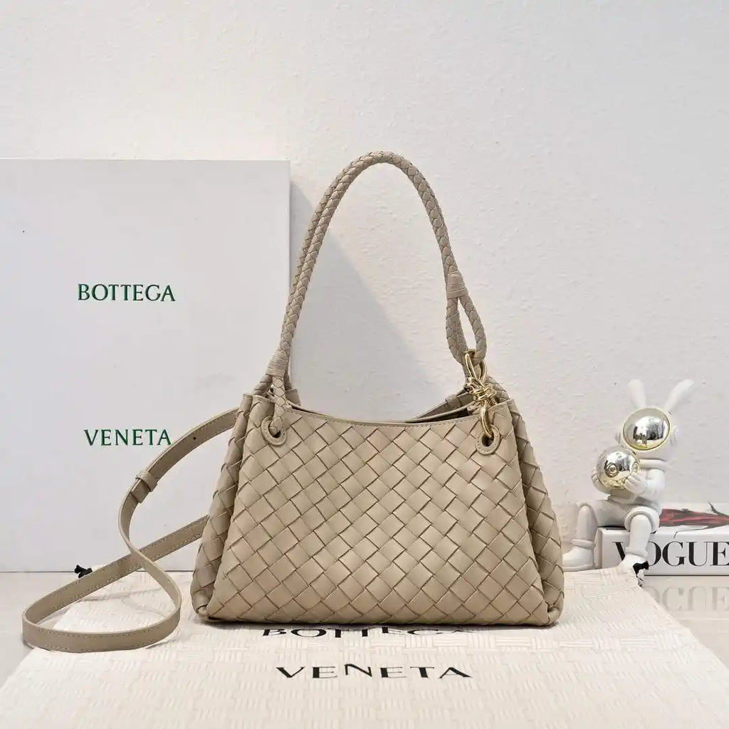 Bottega Veneta BV 835921 Medium Parachute BV92118