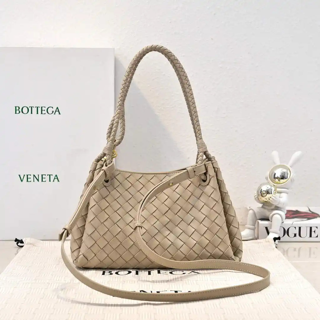 Bottega Veneta BV 835921 Medium Parachute BV92118