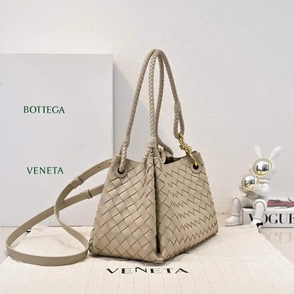 Bottega Veneta BV 835921 Medium Parachute BV92118