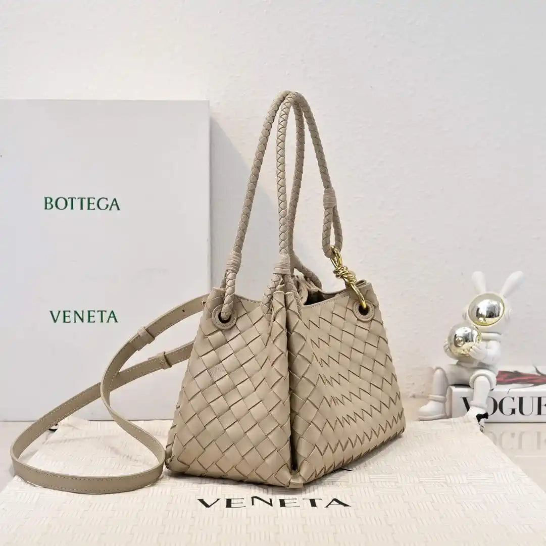Bottega Veneta BV 835921 Medium Parachute BV92118