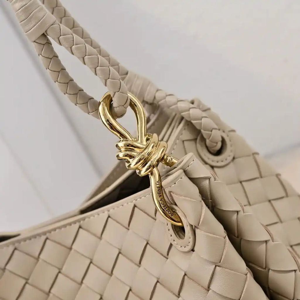 Bottega Veneta BV 835921 Medium Parachute BV92118