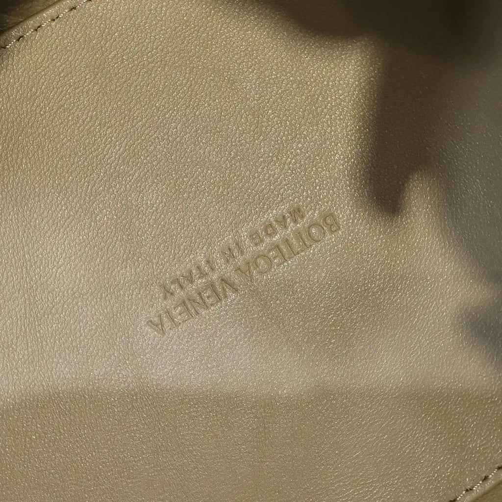 Bottega Veneta BV 835921 Medium Parachute BV92118