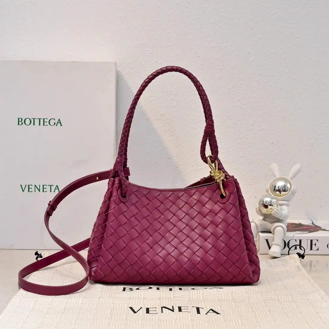 Bottega Veneta BV 835921 Medium Parachute BV92119
