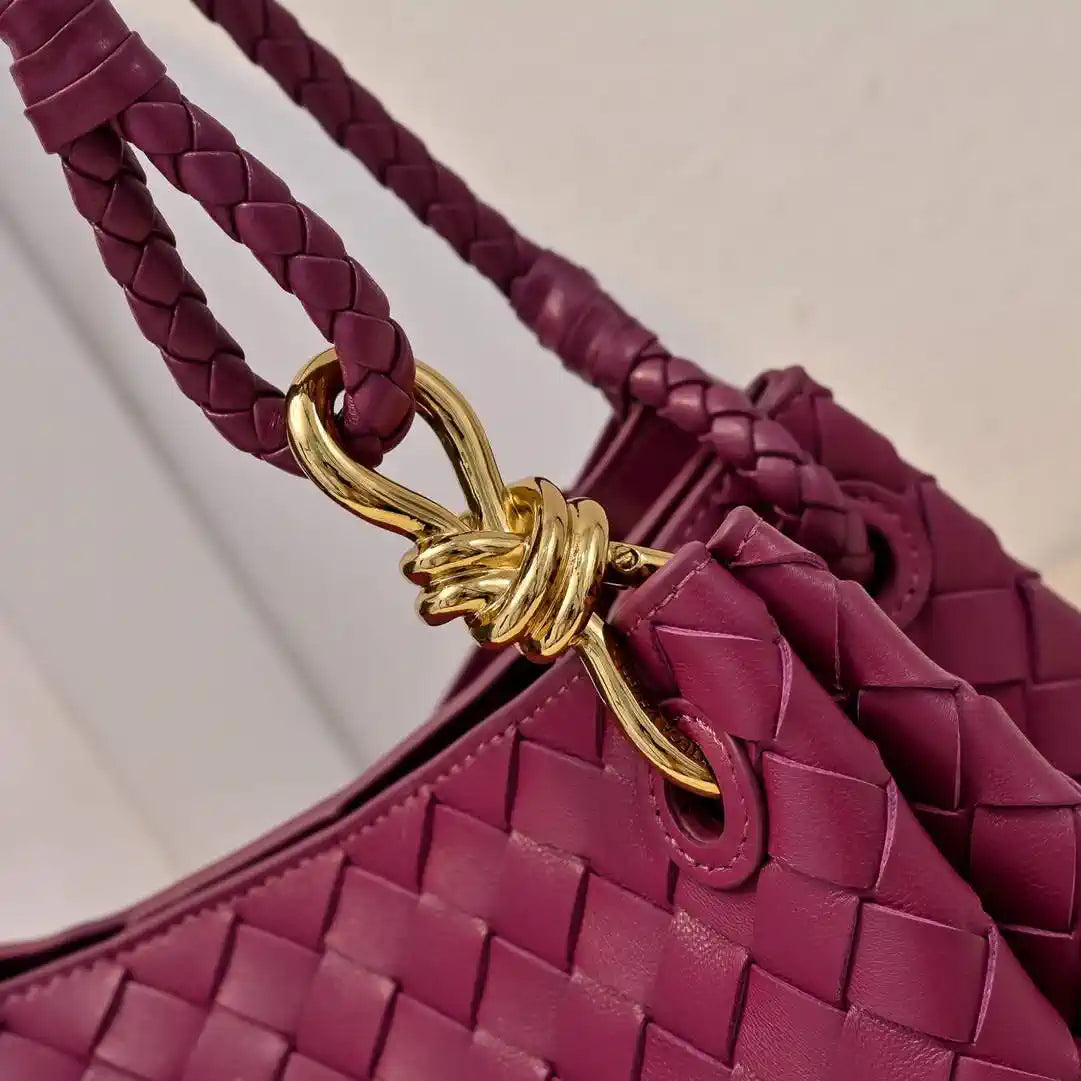 Bottega Veneta BV 835921 Medium Parachute BV92119