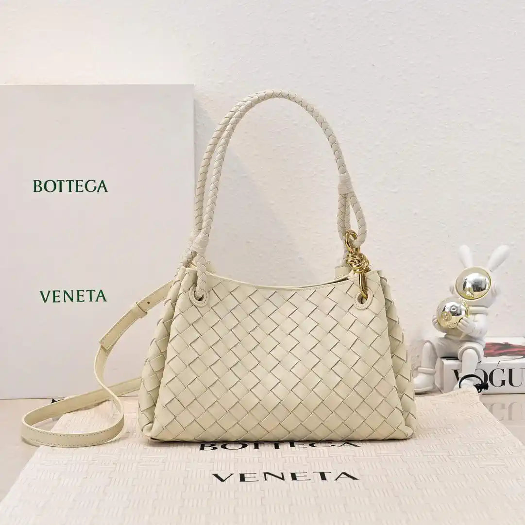 Bottega Veneta BV 835921 Medium Parachute BV92120