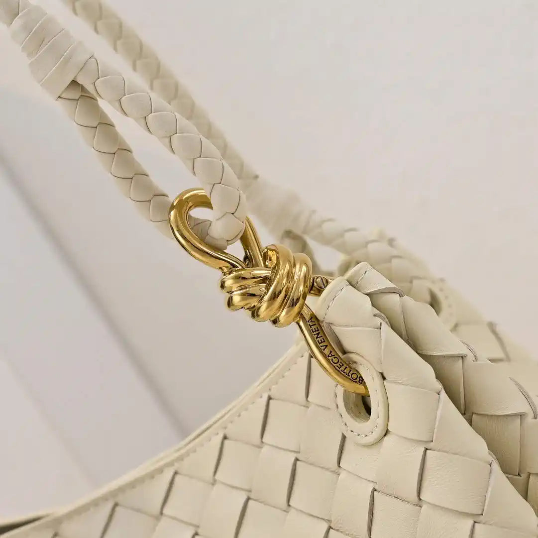 Bottega Veneta BV 835921 Medium Parachute BV92120