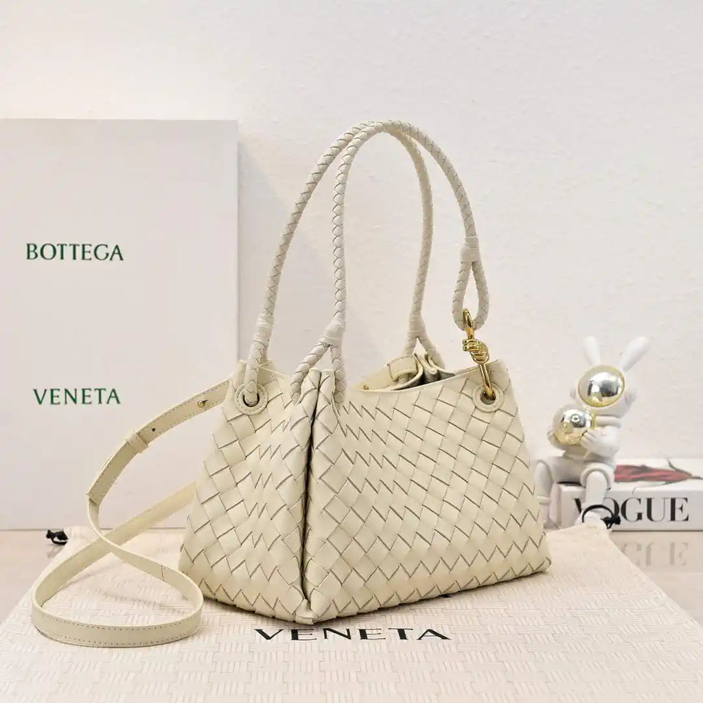 Bottega Veneta BV 835921 Medium Parachute BV92120