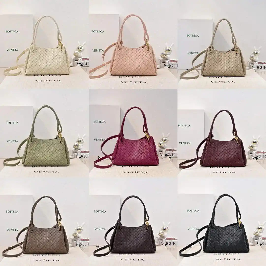 Bottega Veneta BV 835921 Medium Parachute BV92120