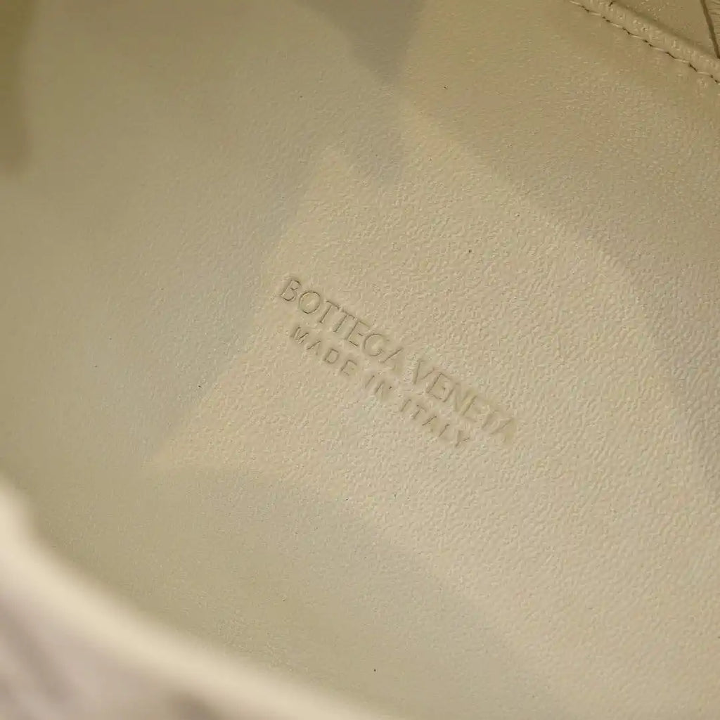 Bottega Veneta BV 835921 Medium Parachute BV92120