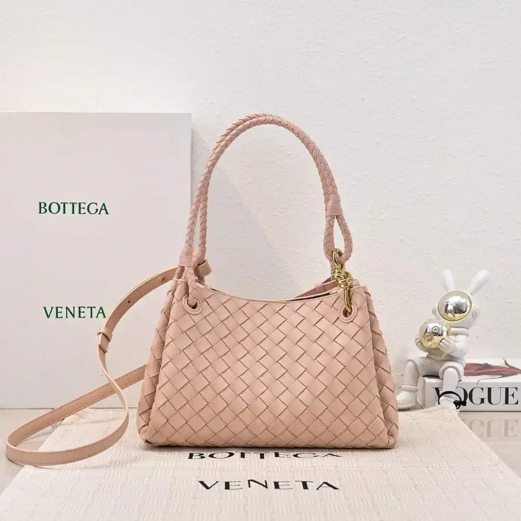 Bottega Veneta BV 835921 Medium Parachute BV92121