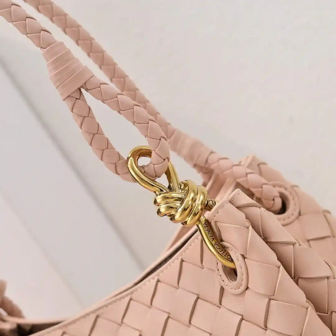 Bottega Veneta BV 835921 Medium Parachute BV92121