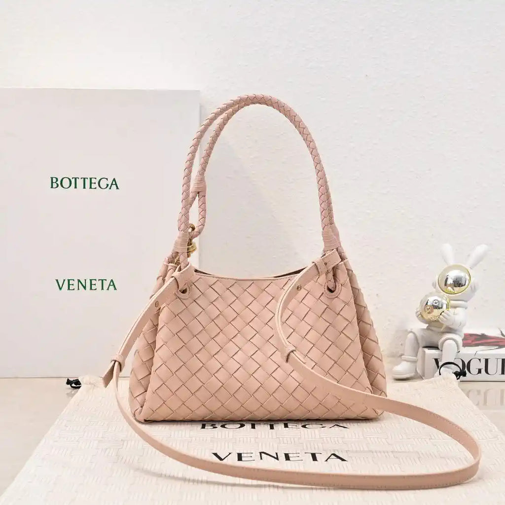 Bottega Veneta BV 835921 Medium Parachute BV92121