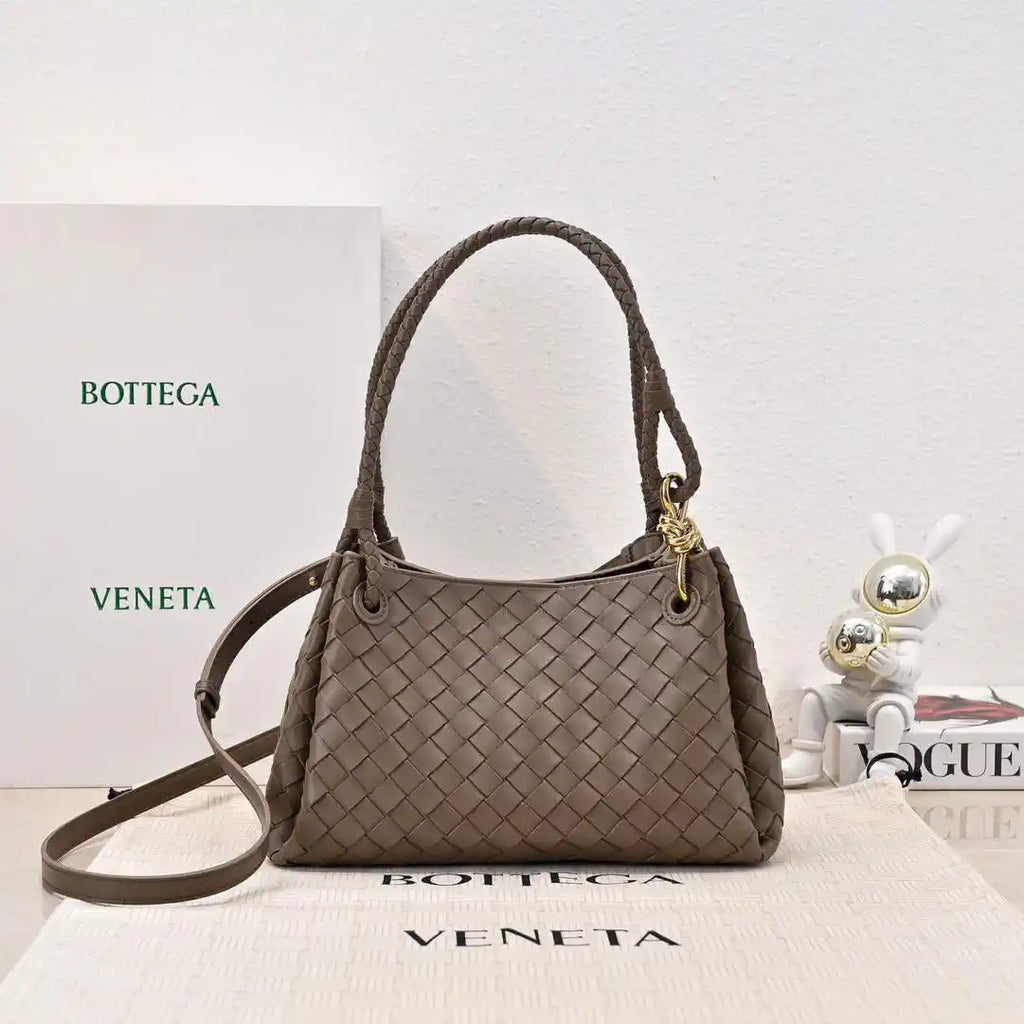 Bottega Veneta BV 835921 Medium Parachute BV92122