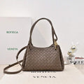 Bottega Veneta BV 835921 Medium Parachute BV92122