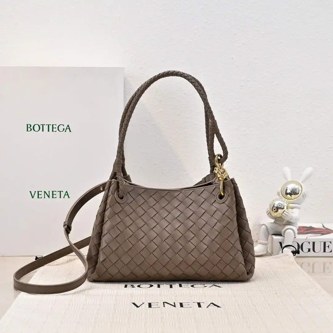 Bottega Veneta BV 835921 Medium Parachute BV92122