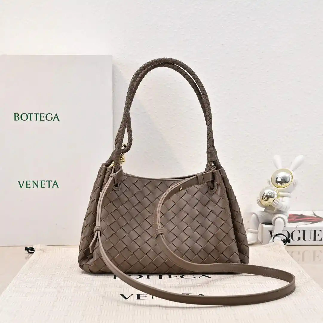Bottega Veneta BV 835921 Medium Parachute BV92122