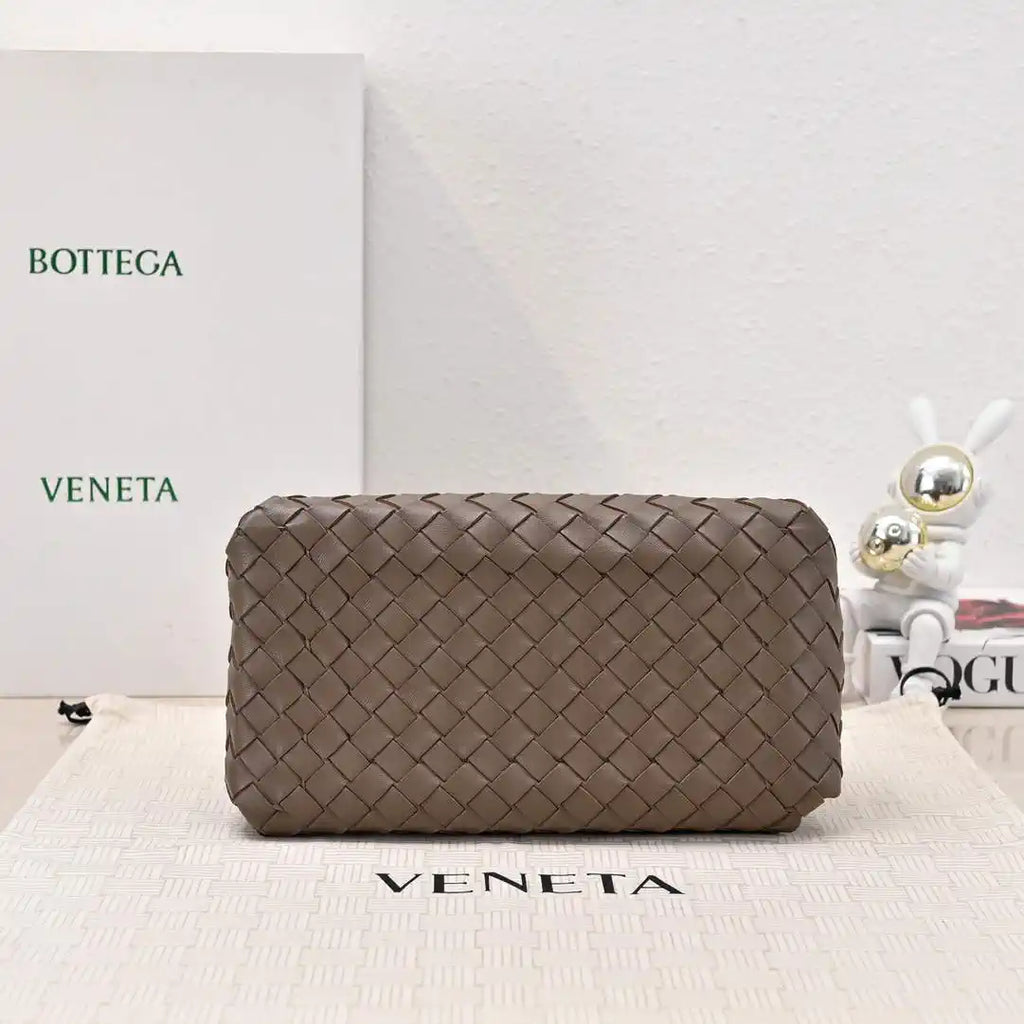 Bottega Veneta BV 835921 Medium Parachute BV92122