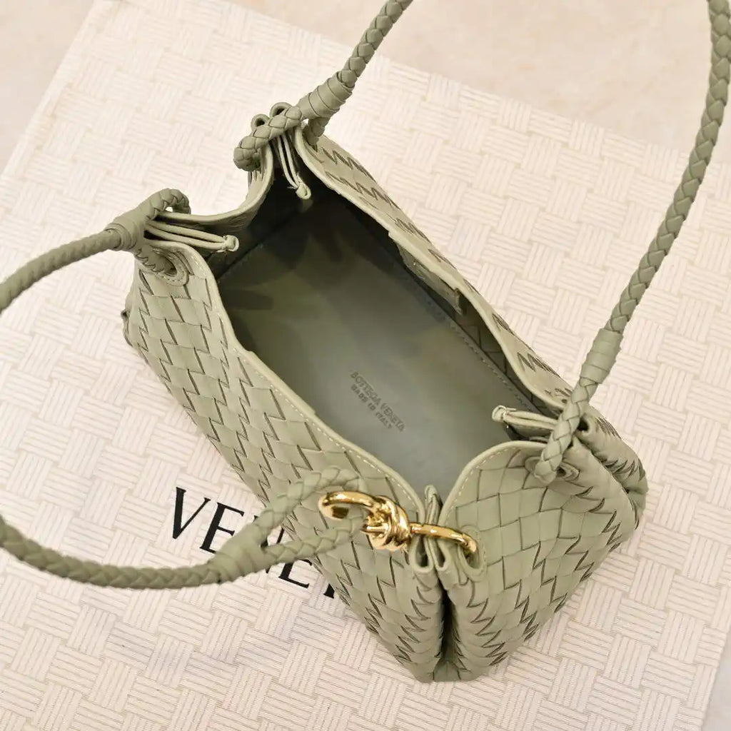 Bottega Veneta BV 835921 Medium Parachute BV92123