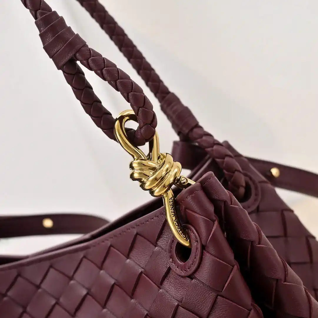 Bottega Veneta BV 835921 Medium Parachute BV92124