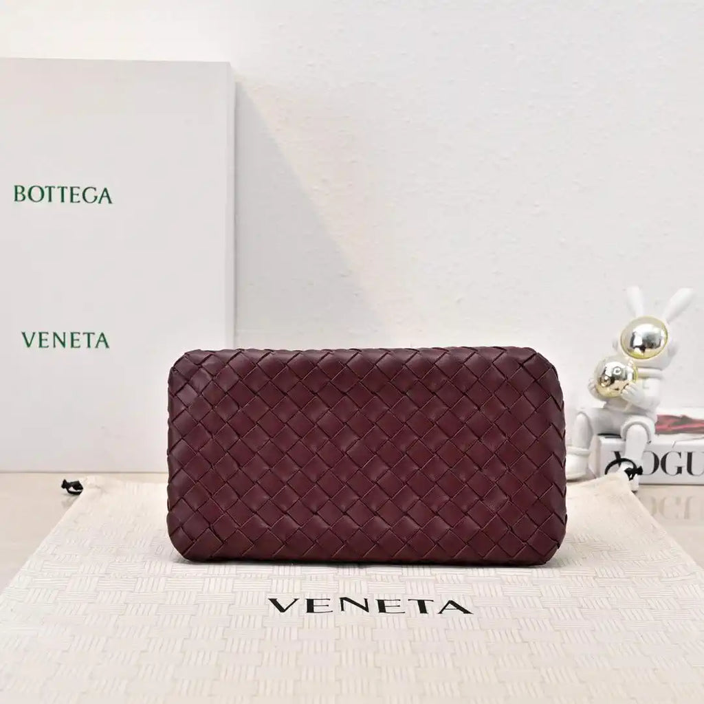 Bottega Veneta BV 835921 Medium Parachute BV92124