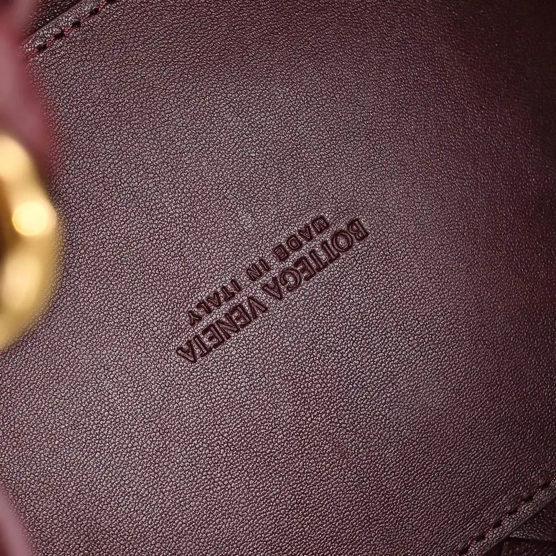 Bottega Veneta BV 835921 Medium Parachute BV92124