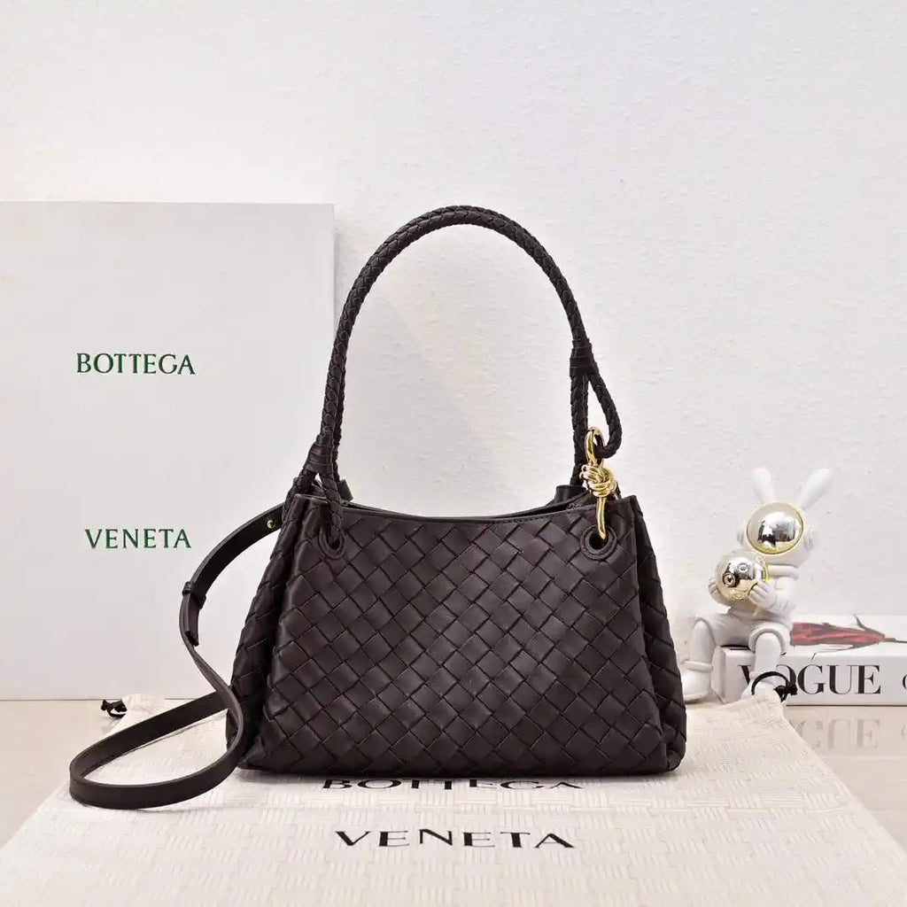 Bottega Veneta BV 835921 Medium Parachute BV92125