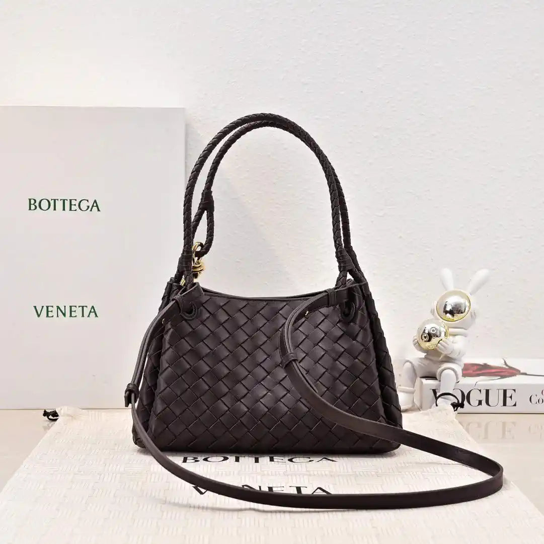 Bottega Veneta BV 835921 Medium Parachute BV92125