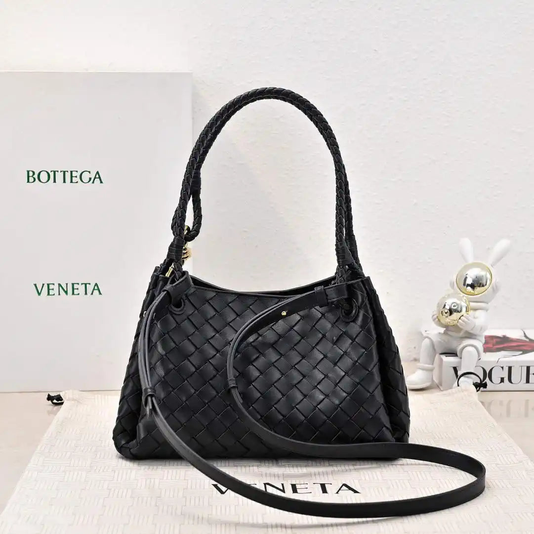 Bottega Veneta BV 835921 Medium Parachute BV92126