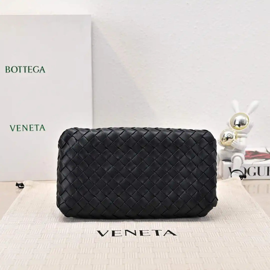Bottega Veneta BV 835921 Medium Parachute BV92126