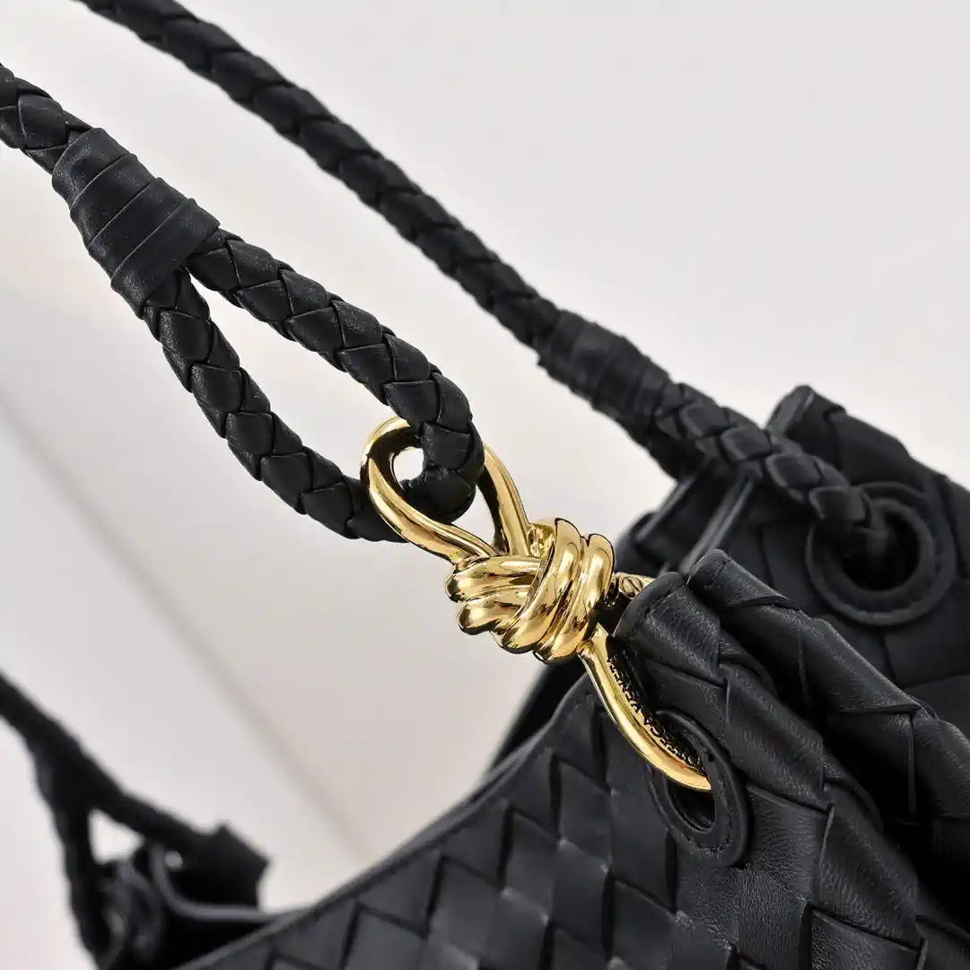 Bottega Veneta BV 835921 Medium Parachute BV92126